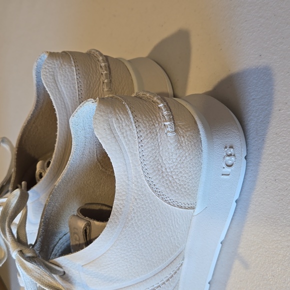 UGG women's Adaleen sneakers, size 11, new in box - Picture 4 of 8